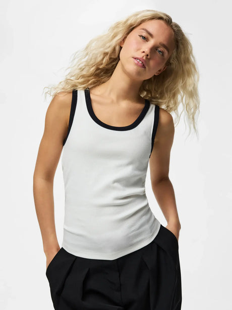 Bright White BLACK CONTRAST Top fra PIECES - 17154484