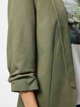 Deep Lichen Green CLOUD DANCER PINSTRIPE Blazer fra PIECES - 17159299