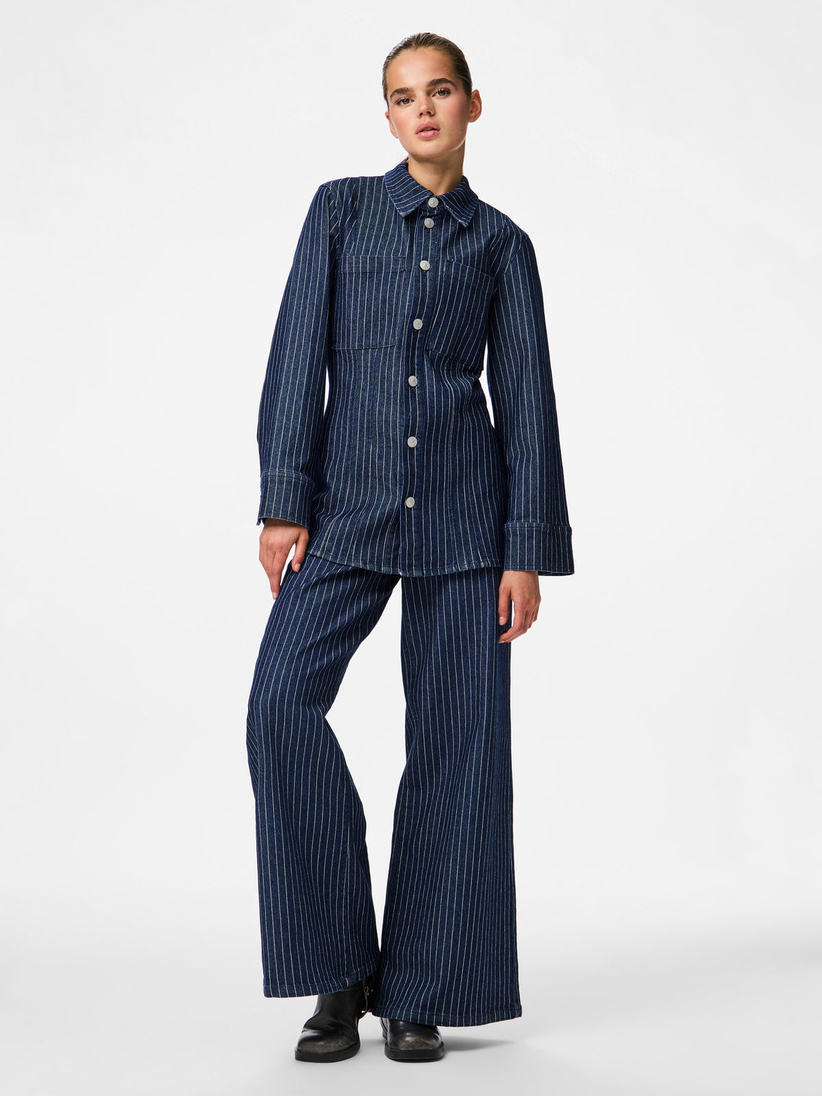 Dark Blue Denim PINSTRIPE Denim Shirt fra PIECES - 17162246